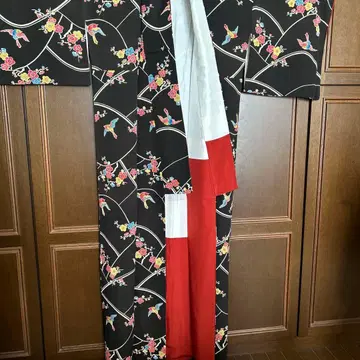 블랙 베이스 꽃과 새 무늬 코몬 기모노