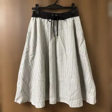 그린 레이블 릴랙싱 모너블 무릎 기장 플레어 스커트