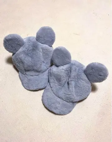 미키 복슬복슬 그레이 스카이블루 캡 58cm
