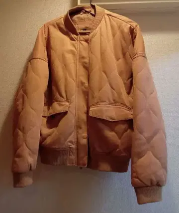 유니버설 스레드 퀼팅 봄버 자켓