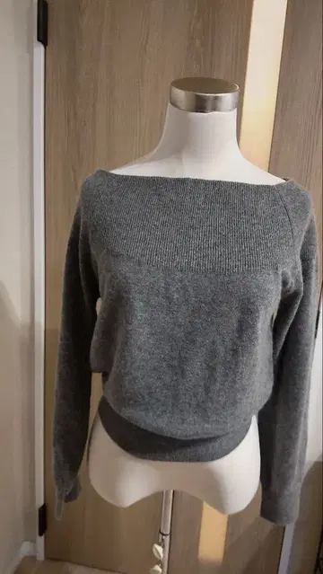 FRAY I.D 그레이 오프숄더 니트 스웨터