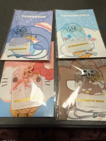 산리오 캐릭터즈 복복 부적풍 아크릴 키링 4개 세트