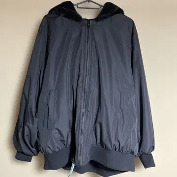 새상품 블랙 점퍼 4 L