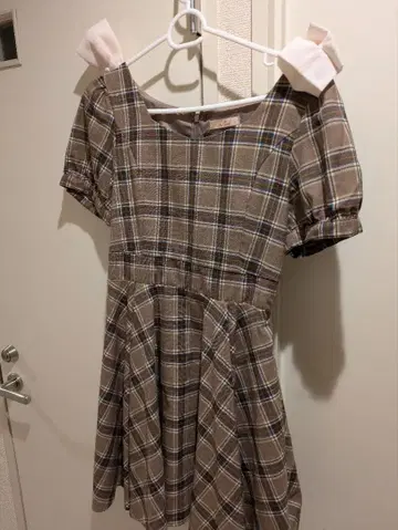 Amavel 브라운 계열 체크 반팔 원피스