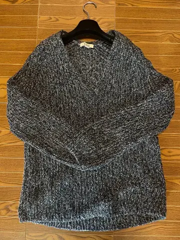 COS 네이비 V넥 니트 S 사이즈