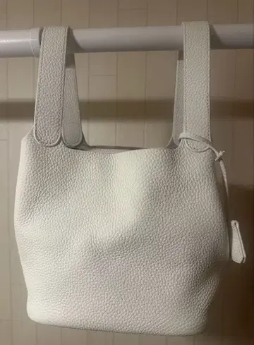 소가죽 열쇠 달린 핸드백