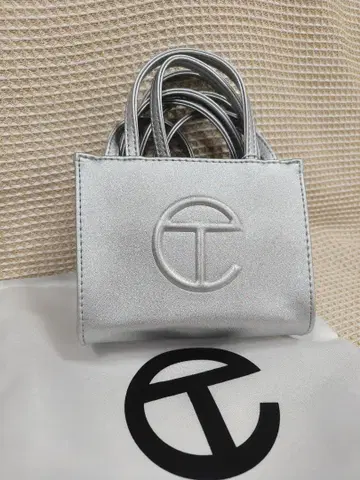 실버 Telfar 숄더백 인기 상품
