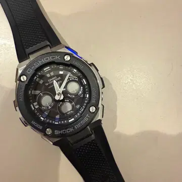 G-SHOCK GST-W300 (정크제품)