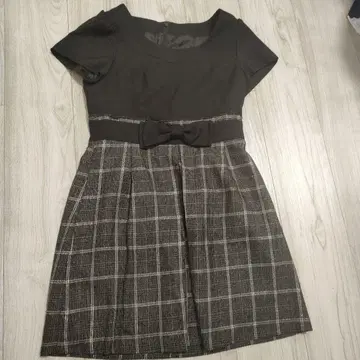다크 브라운 체크 무늬 반팔 원피스