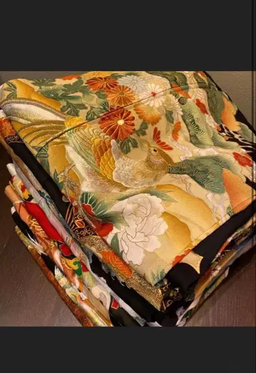 블랙 전통 예복 기모노 꽃과 새 자수 실크제