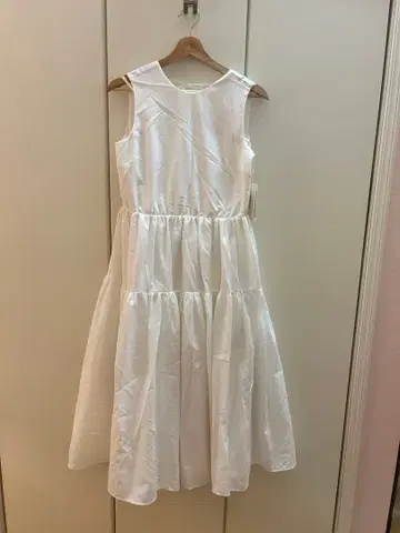 화이트 슬리브리스 롱 원피스