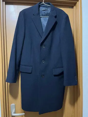 유니클로 다크 네이비 캐시미어 혼방 체스터 코트