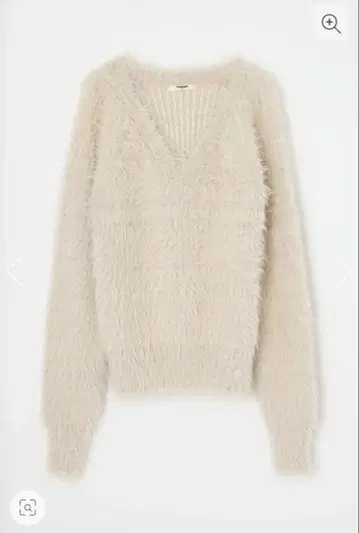 푹신푹신 크림색 V넥 스웨터