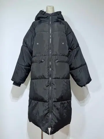 후드 부착 블랙 롱 다운 자켓