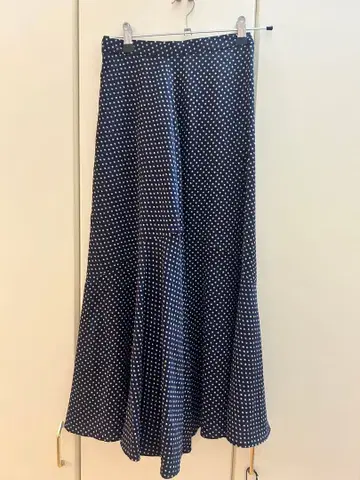 네이비 화이트 도트 플레어 롱 스커트