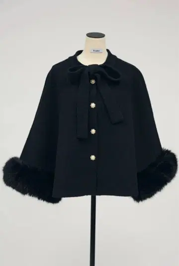 퍼 커프스 리본 판초 코트 frene 프라네 같은 형태