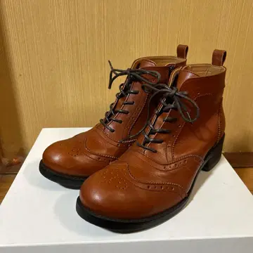 키다리 아저씨 사이드 지퍼 윙 칩 부츠 24.0cm