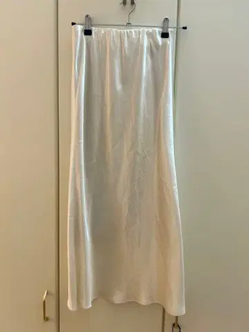 화이트 새틴 롱 스커트 허리밴딩