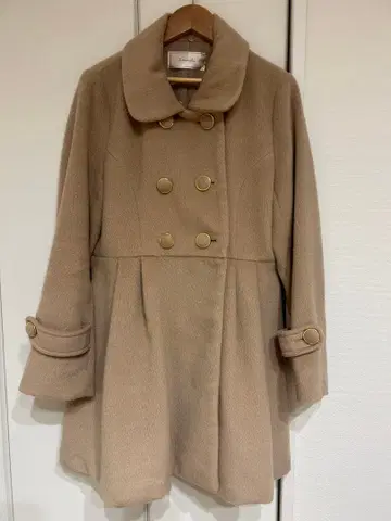 베이지 더블 브레스트 울 코트