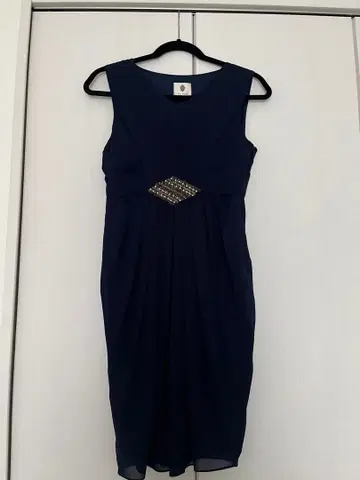 Bon Jourdain 네이비 슬리브리스 드레스