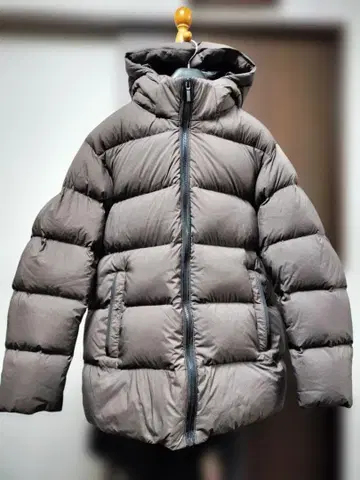 미사용품 유니클로 남성용 파우더 소프트 다운 브라운 사이즈 L