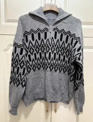 지퍼 달린 기하학 패턴 스웨터