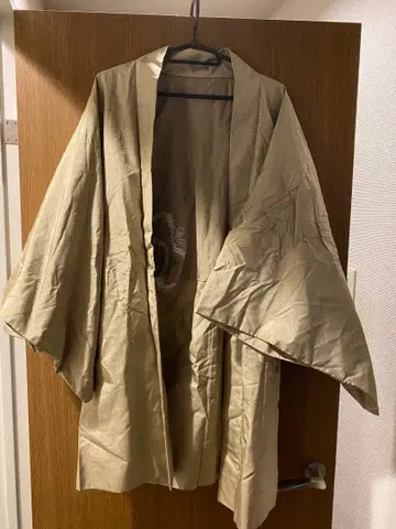 옅은 베이지 겉옷