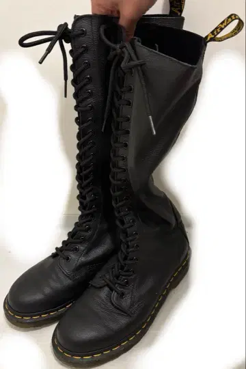 닥터마틴 20홀 1B60