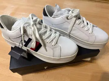 Tommy Hilfiger 화이트 스니커즈