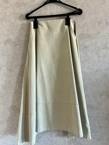 MADISONBLUE 플레어 스커트 베이지 도즈엠 론 헤르만