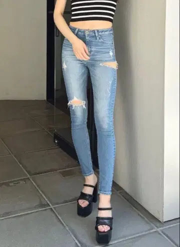 GYDA 스키니 데님 라이트 블루 데미지