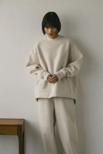 [ 미사용 새상품 ] 스타일 미키서 백 롱 루즈 맨투맨 아이보리