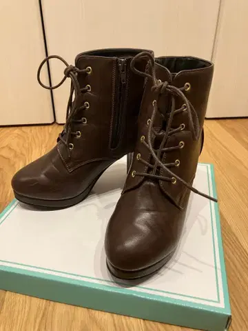 브라운 레이스업 부티