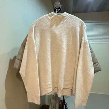 유니클로 아이보리 니트 스웨터 M