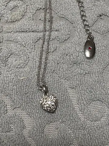 ABISTE 하트형 목걸이