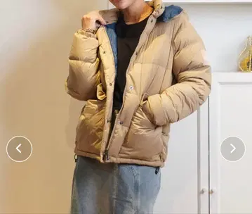 베이지 후드 부착 다운 자켓