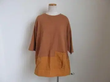 브라운 포켓 부착 오부 소매 T셔츠