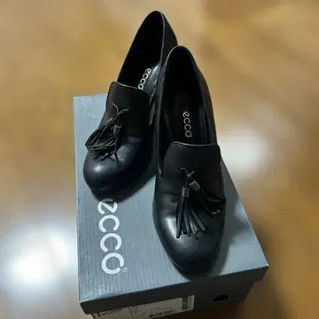 ecco 태슬 장식 블랙 그레이 하이힐