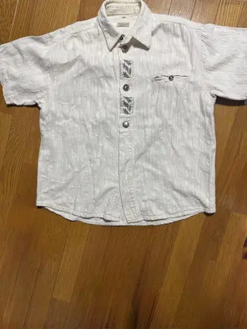 화이트 반팔 셔츠