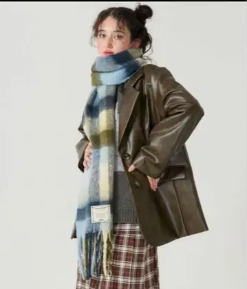 티나 조준 올리브 그린 가죽 테일러드 자켓