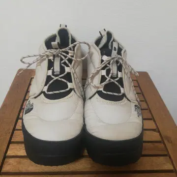 THE NORTH FACE 눕시 처카 부츠