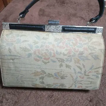 일본 의류 꽃무늬 클러치백