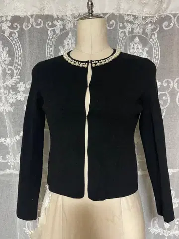 TOCCA 펄 장식 블랙 볼레로 가디건