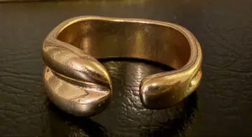 요건 레일 볼륨감 골드 컬러 모던 오픈 반지 13.5호