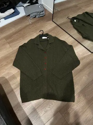 올리브 그린 니트 가디건