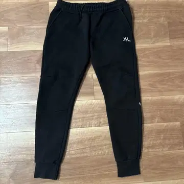 블랙 조거 팬츠 로고