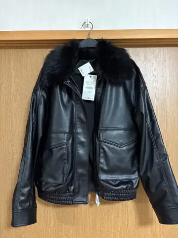 [ 미사용 새상품 ] 퍼 포함 블랙 가죽 자켓 XS
