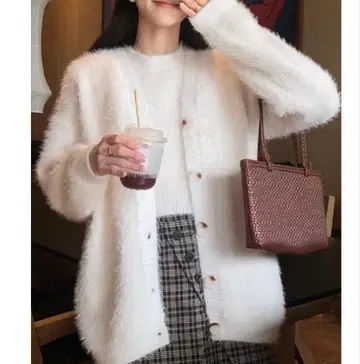 샤기 니트 앙상블 화이트 퍼