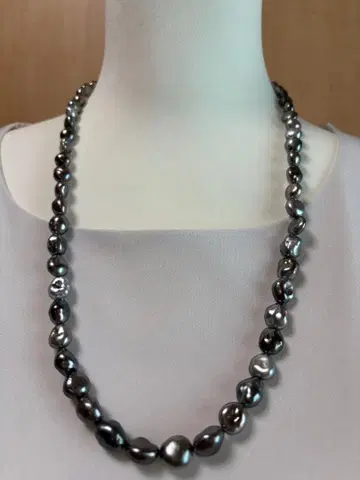 검은 나비 양귀비 펄 목걸이