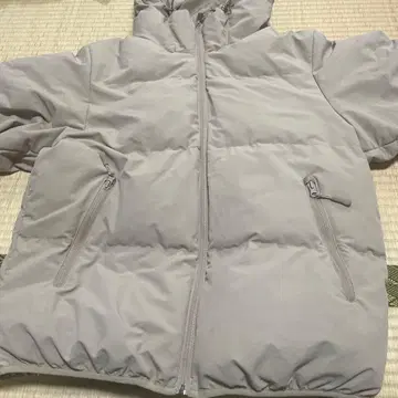 그레이 후드 부착 다운 자켓